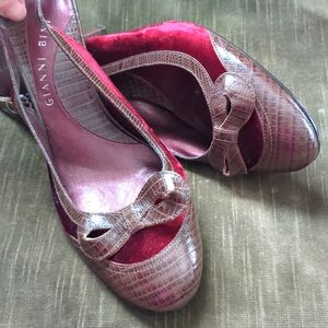 New Gianni Bini leather slingbacks